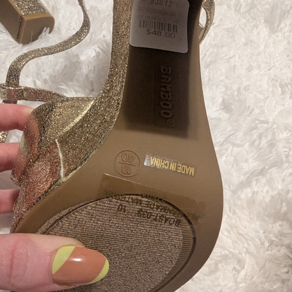 Bamboo Women's Gold Heels Sz 10 - Picture 4 of 4